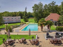 Novotel Fontainebleau Ury, hotel with pools in Ury