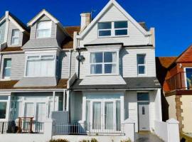 Beautiful 4 Bed Beach House, hotel a Pevensey