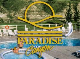 Paradise Canyon Golf Resort, Luxury Condo M407, hotel in zona Aeroporto di Lethbridge - YQL, 