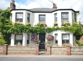 Moonfleet House, hotel con estacionamiento en Winterton-on-Sea