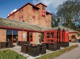 Ibis London Luton Airport、にあるロンドン・ルートン空港 - LTNの周辺ホテル