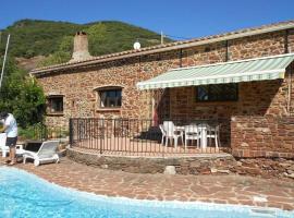 La Bergerie, with private pool and garden, hotel v destinaci Lodeve