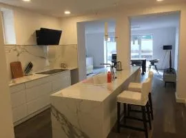 Luksusowy Apartament pod Lasem, Otwock -Shared garden, sauna, wood hot tub! Hot tub seasonal!