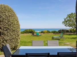 Les Cottages de Caractère du 17ème Avec Terrasse et Vue Mer de La Metairie-du-Vauhariot - Vue Mont Saint Michel - Piscine Intérieure Chauffée, hotel u gradu Kankal