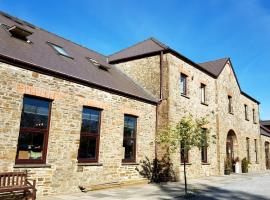 LLety Cynin, hotel in Llangynin