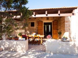 Casa Piedra, hotel in Cala Saona