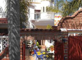 Welcome to Casa Viva Mexico 3-bedrooms 2-bathroms 6-Guests close to Shoping Center & Beach: Tijuana şehrinde bir otel
