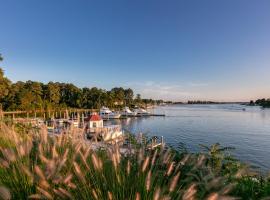 The Tides Inn, complex din West Irvington