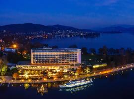 Parkhotel Pörtschach - Das Hotelresort mit Insellage am Wörthersee、ペルトシャッハ・アム・ヴェルターゼーのホテル