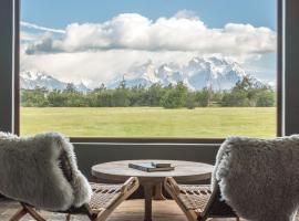 Río Serrano Hotel + Spa, hótel í Torres del Paine