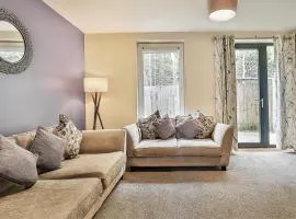 Beautiful City Centre House with Parking! Sleeps 6