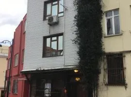 Divan Wooden Guesthouse