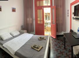 GuestHouse COMFY - separate rooms in the apartment for a relaxing holiday, hotell i Haifa