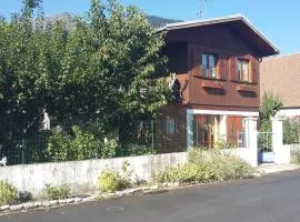 Chalet dans village
