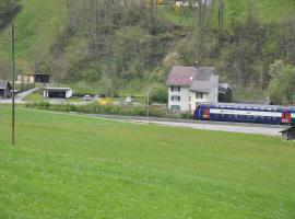 Ferienwohnungen Alter Raaben, hotel na may parking sa Rüti