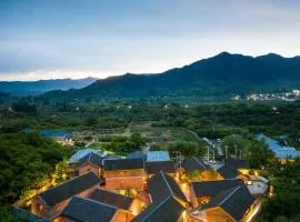 Sansa Village Boutique Hotel at Mutianyu Great Wall Adjoin to Mutianyu Great Wall - Room with the View of Great Wall - Free Chinese massage experience - Vehicle Shuttle Service - International Catering - SPA& Nail Beauty Facilities