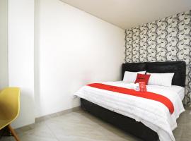 RedDoorz near Palembang Trade Center 3, hotel v destinácii Sukarami