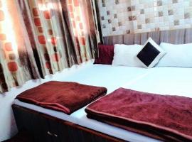 Ajanta Hotel 100 Mtrs Railway Station & 400 Mtrs Dargah, bed and breakfast en Ajmer