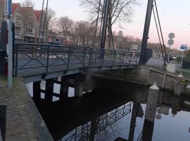Lekkerwegbijleeuwen, 1 minuut naar hartje centrum, hotel v destinaci Sneek