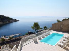 Apartments Jure, khách sạn ở Barić Draga