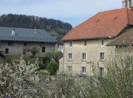 Le Clos Marie, hotel cerca de Escuela de esquí de Les Plans d'Hotonnes, Brénod