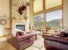 Secluded & Spacious Mountain Getaway, vacation home in Morrison