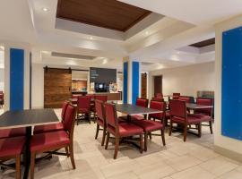 Viesnīca Holiday Inn Express Hotel & Suites Durant by IHG pilsētā Duranta
