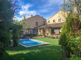 Charming Boutique Country House: La Casa Vieja (Sotosalbos), landsted i Sotosalbos