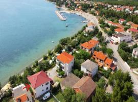 Apartments SIDRO on the beachfront, hotel in Starigrad-Paklenica
