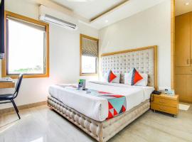 FabHotel Naman Palace, hotel near Raja Bhoj Domestic Airport - BHO, 