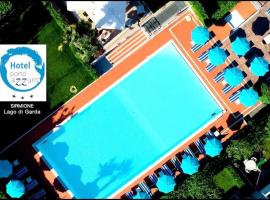 Hotel Porto Azzurro: Sirmione'de bir otel