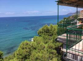 Casa sul mare Acciaroli, hotel ad Acciaroli