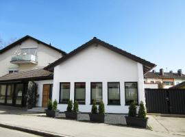 Ferienhaus Strandbadallee, apartment in Waging am See