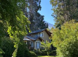 Altos del Sur Cabañas de Montaña, lodge i El Bolsón