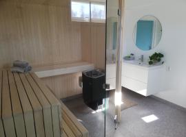 Large apartment with sauna in central Mora, perhehotelli kohteessa Mora