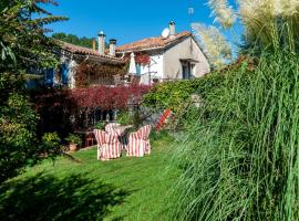 Gîte La Ribeyrette, hotel dengan parkir di Chamborigaud