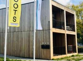 ROOTS Tiny House, hotel en Tilburg