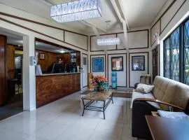 Spinnaker Inn of Naples