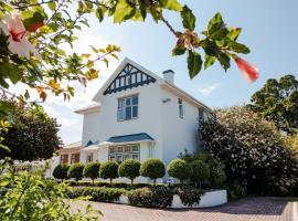 Whispering Oaks Guest House, hotel cerca de Outeniqua Transport Museum, George