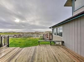 Sanderling Sea Cottages, Unit 1 with Deck!, hotel en Waldport