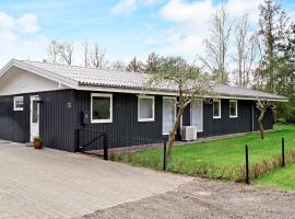 8 person holiday home in R dby, sumarhús í Kramnitse