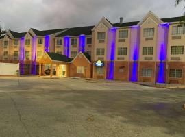 Days Inn & Suites by Wyndham Tampa/Raymond James Stadium, hotel near Busch Gardens, Tampa