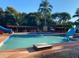 OYO Hotel El Capomo, Hotel in Las Varas