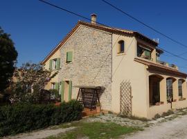 Gîte du Pagoulin - Chambres d'hôtes, помешкання типу "ліжко та сніданок" в Єрі