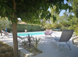 Auberge de l Helvie chez Coco & Ricou, hotel v destinaci Valvignères