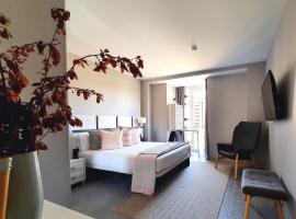 Apartahotel 5dos5, serviced apartment in Oviedo