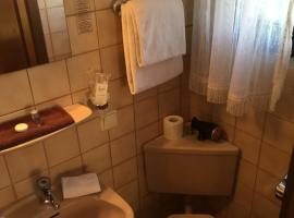 Landhaus Waldziegelhütte、Waldmohrのホテル