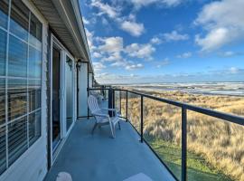 Eagles View Condo in Ocean Shores with 3 Balconies, hotel en Ocean Shores