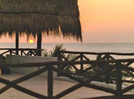 La Puerta Azul Beachfront - Adults Only, hotel sa Holbox Island