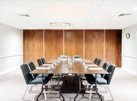 Holiday Inn London Luton Airport by IHG, hotel v Lutonu